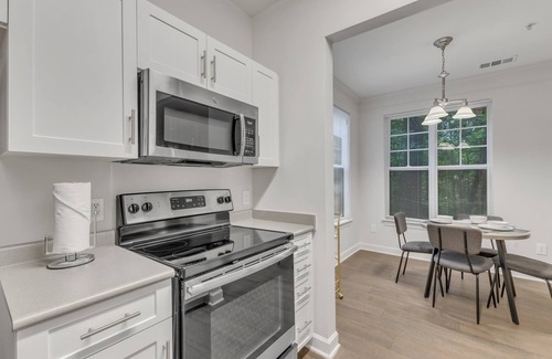 Southwest Raleigh Apartment | Upscale King 2BR Suite Mins to Downtown Raleigh!