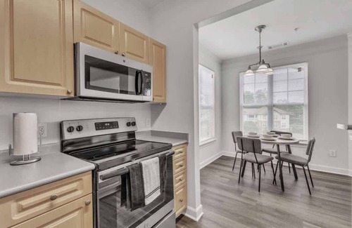 Southwest Raleigh Apartment | Upscale King 3BR Suite Mins to Downtown Raleigh!