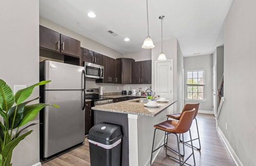 Pineville House | Upscale King 3BR Townhouse in Pineville
