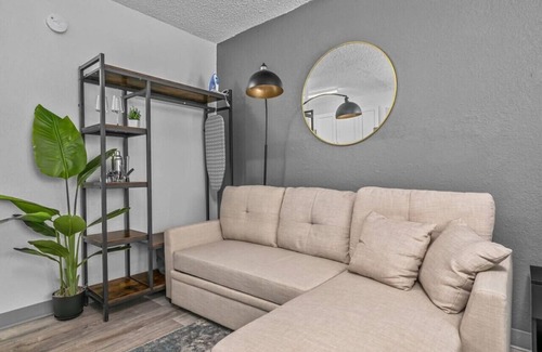 Highlands Apartment | Upscale King Bed Suite—Mins to Downtown JAX!