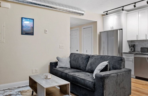 East Liberty Apartment | Upscale King Bed Suite |ADA w/Free parking!