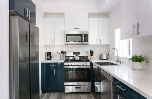 Historic Filipinotown House | Upscale LA Getaway | Sleeps 8 + Free Parking