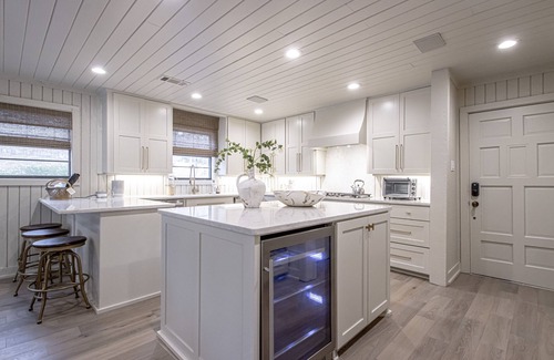Mid America House | Upscale Lake Retreat on Large Private Lot, Expansive Deck, Boat Dock & Hot Tub!