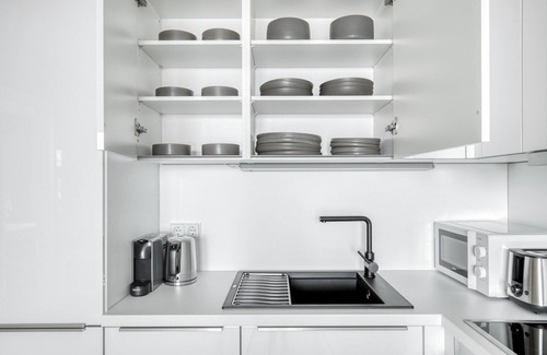 Erdberg Apartment | Upscale Landstraße 1BR w/Gym & Cellar, nr Gasometer, by Blueground