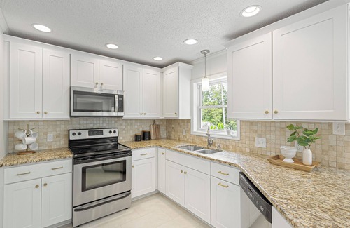 Farragut House | Upscale Living in Beautiful 4/3 Short or Midterm in best of West Knoxville!