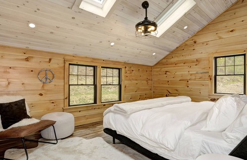 Pond Eddy Cabin | Upscale Lodge - Elevate Your Upstate Getaway