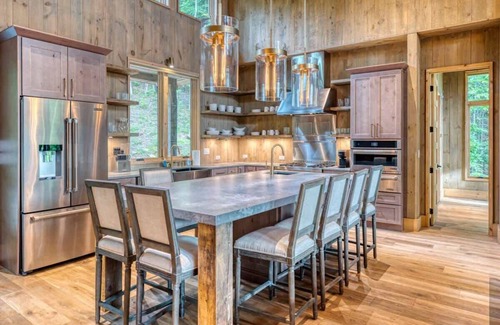 Blue Ridge Cabin | Upscale Modern Cabin/Hot tub/Fireplace