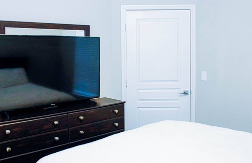 Parker Lane Apartment | Upscale Modern 1 Bed 1 Bath Ultimate Airbnb