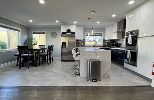 Madrona House | UPSCALE MODERN 4BR TORRANCE HOUSE BUILT 2018 w/GARAGE, FENCED YARD/PATIO (p79)