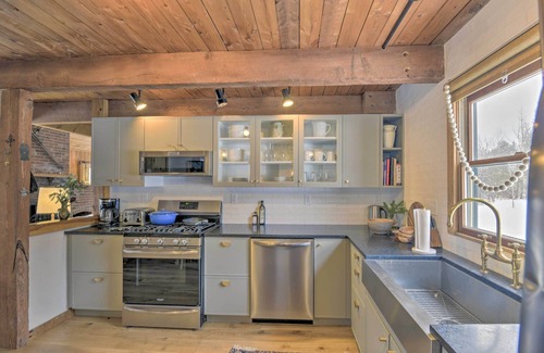 Green Mountains Cabin | Upscale Montgomery Cabin, Near Jay Peak Resort!
