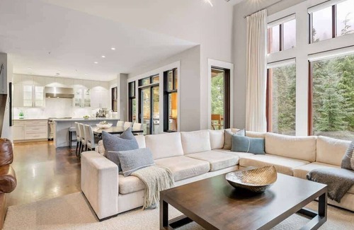 Nordic Estates House | Upscale Mountainside Chalet, Ski Access, Hot Tub