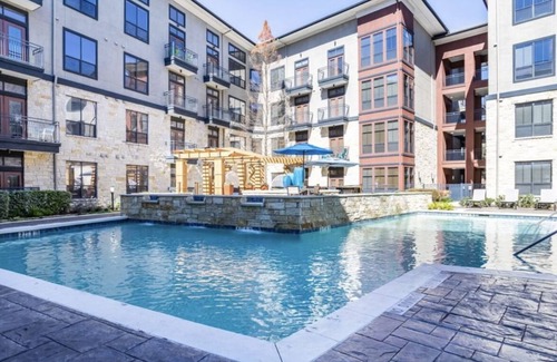 Houston Condo | Upscale newly chic Condo 5mins from the Galleria Mall Houston area