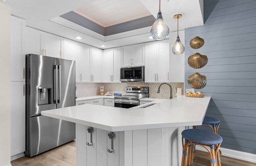 Bonita Shores Condo | Upscale Penthouse-2-bedroom in beautiful Bonita Springs. Skyline views!