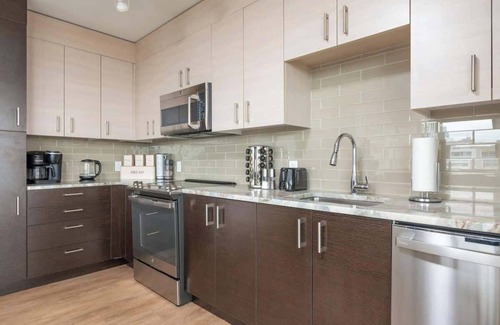Downtown Boston Condo | Upscale Penthouse w Gym & Parking near MGH & TUFTS