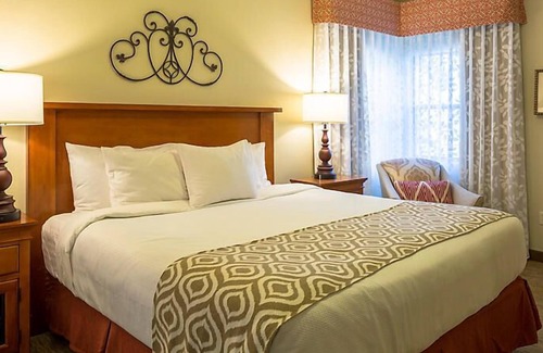 Cibola Vista Resort | UpScale Resort with Outdoor Heated Pool with a waterslide and a poolside bar, tennis court and gym