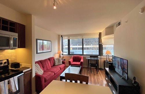 Radnor - Fort Myer Heights Apartment | Upscale Rosslyn Near D.C. with Pool, Gym, 1 Free Parking