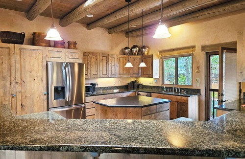Taos House | Upscale Serenity with 360 Views- Mini Split AC great indoor/outdoor space