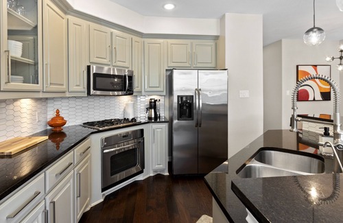 Plano House | Upscale Shops of Legacy Townhome