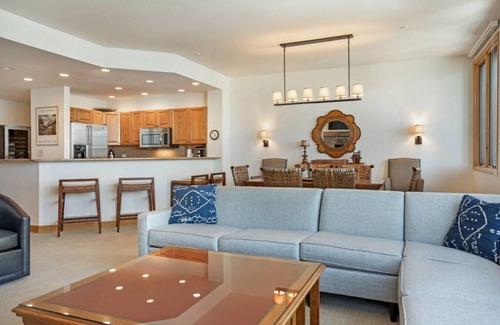 Highlands Townhomes Condo | Upscale Ski In/Out Condo! Beautiful Views!