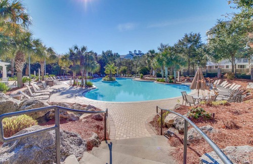 Baytowne Wharf Apartment | Upscale studio at The Village of Baytowne Wharf with AC, pool, hot tub & gym