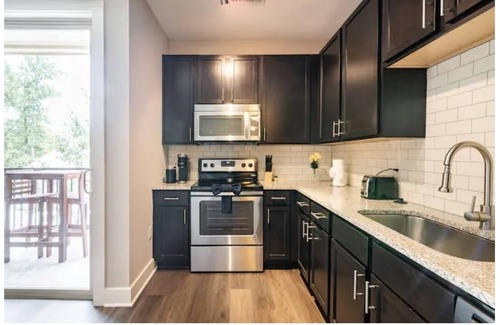 Barclay Downs Apartment | Upscale Studio in Ritzy SouthPark Charlotte/King Bed/Balcony/Free Parking!