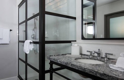 Cortez Hill Hotel | Upscale suite in Gas Lamp, walking distance to Comic Con 2024!