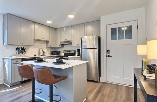 Crestline Heights Apartment | Upscale suite w/pool & extra large balcony