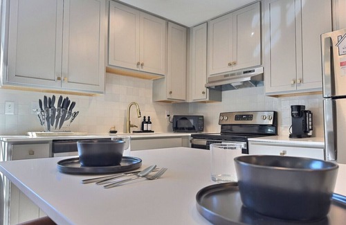 Crestline Heights Apartment | Upscale suite w/pool & extra large balcony