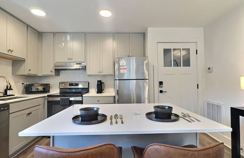 Crestline Heights Apartment | Upscale suite w/pool & extra large balcony