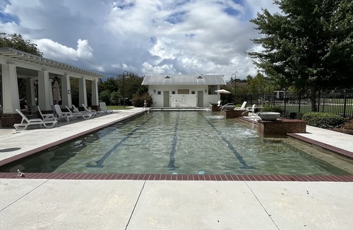 Milton House | Upscale Townhouse in Quaint and Quiet Olde Towne