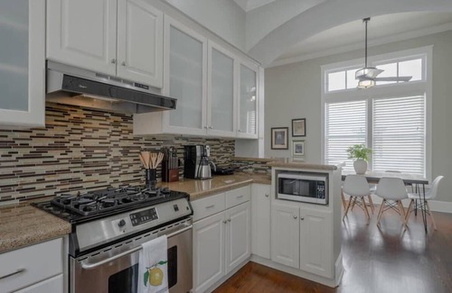Uptown House | Upscale Uptown Estate in heart of Dallas