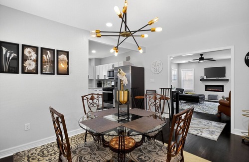 South Central Houston House | Upscale Urban | Near Downtown & Museum District