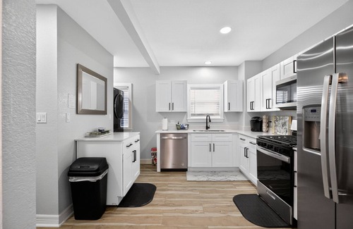 South Central Houston House | Upscale Urban | Near Downtown & Museum District