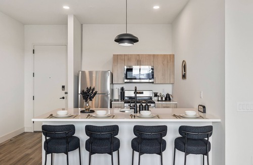 East Orange Apartment | Upscale Views 2br Free Parkn, Walk 2 Train, 2bath