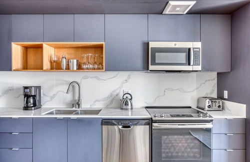 Melrose Apartment | Upscale West Hollywood 1BR w/BBQ, Pool, Gym, W/D near TJ, by Blueground