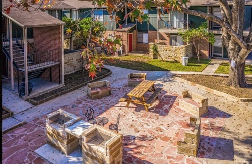 New Braunfels Apartment | Upstairs 2 bedroom 2 bath overlooking to pool