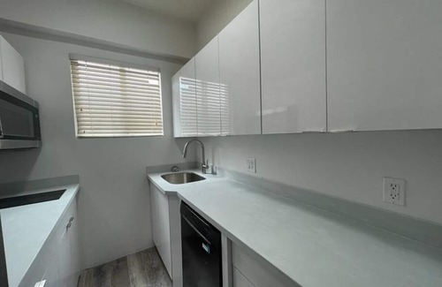 Ludlam Apartment | Upstairs 2bed/1bath Apt w/parking Coral Gabels