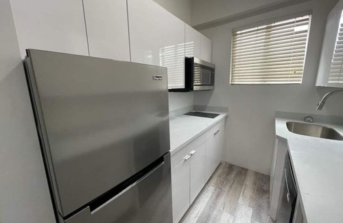 Ludlam Apartment | Upstairs 2bed/1bath Apt w/parking Coral Gabels