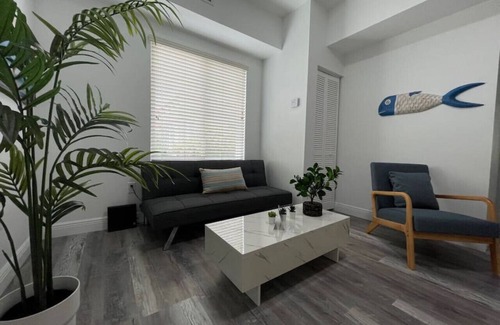 Ludlam Apartment | Upstairs 2bed/1bath Apt w/parking Coral Gabels