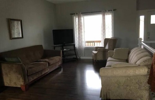 Sioux Falls Apartment | Upstairs of a newer ranch style home. Owner resides in locked off basement.