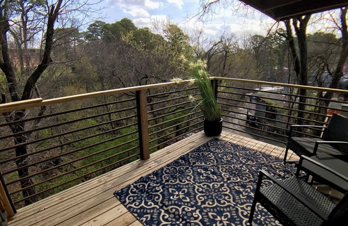 Eureka Springs Historic District Apartment | Upstairs Studio for two, King Sleep Number Bed