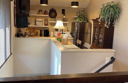 Kerrville Apartment | Upstairs, tranquil, 1 bedroom unique apartment close to downtown.
