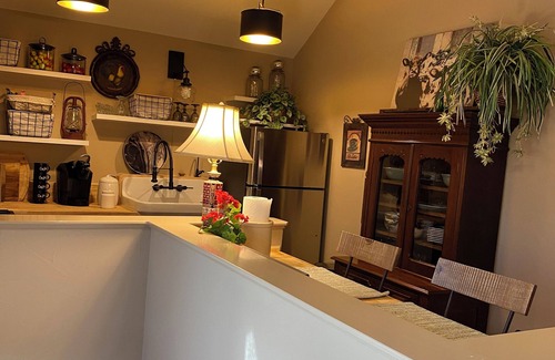 Kerrville Apartment | Upstairs, tranquil, 1 bedroom unique apartment close to downtown.