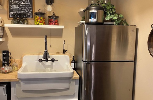 Kerrville Apartment | Upstairs, tranquil, 1 bedroom unique apartment close to downtown.