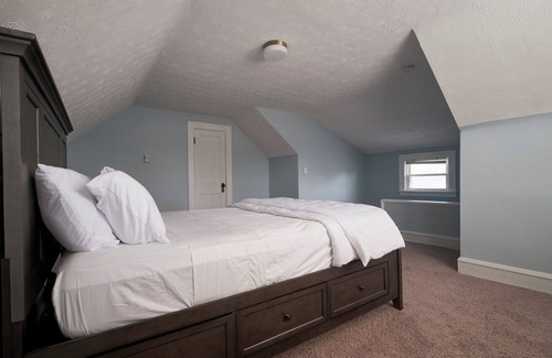 Lakewood House | Upstairs unit in duplex