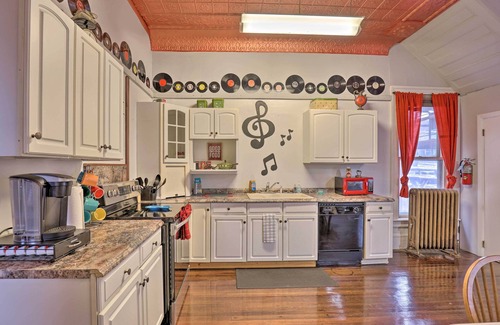 Oaks Corners Apartment | Upstate New York Studio Rental - Pet Friendly