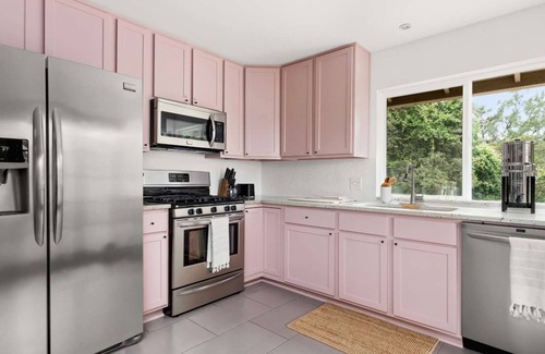 East Congress House | Upstay: Stunning Family Home—Garden & Fireplace