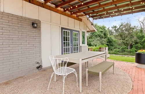 East Congress House | Upstay: Stunning Family Home—Garden & Fireplace