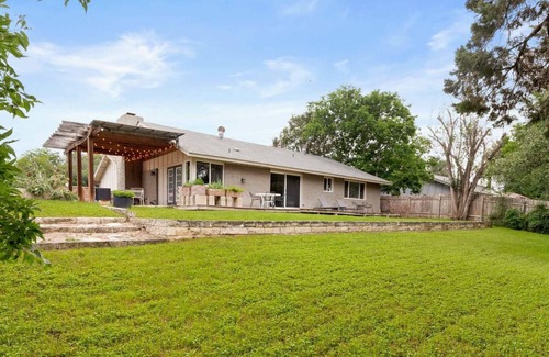 East Congress House | Upstay: Stunning Family Home—Garden & Fireplace