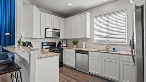 Govalle House | Upstay Stylish 4BR Getaway in Vibrant East Austin